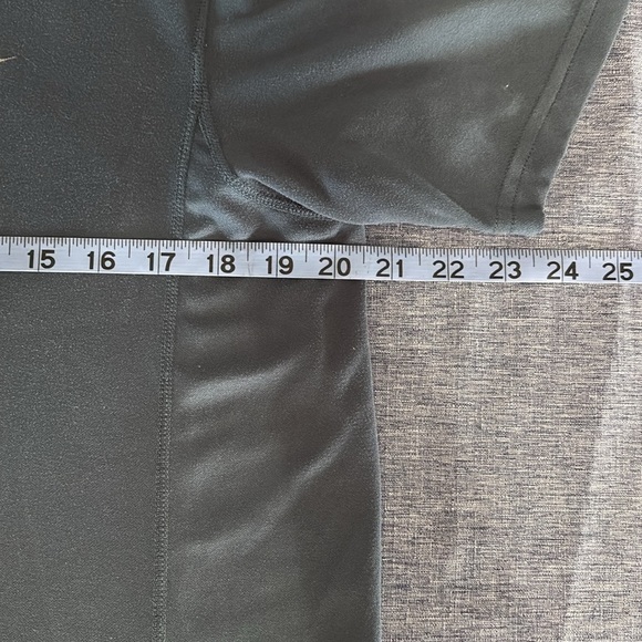 Women’s Nike Fit Size M Tee - Picture 4 of 6